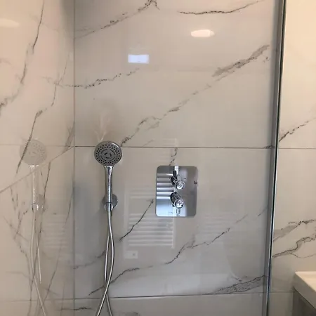 Appartement Sainte Cecile 2- Elegant, Idealement Situe *